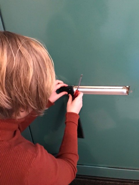 Op outreach in de buurt! Studenten van JmeO-Heidebeek zijn vanmiddag op pad geweest om praktisch én sociaal om te zien naar de ander #wordtvervolgddekomendeweken!