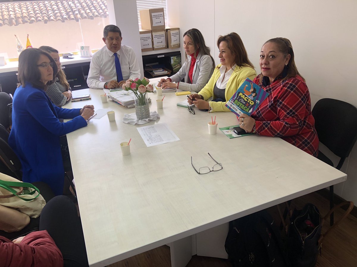 SecEducacionBoy's tweet photo. #AEstaHora @sedboyaca y @PGN_COL regional #Boyacá inician el trabajo de #PactoÉticoxBoyacá 2020, una iniciativa para mejorar la convivencia en las instituciones educativas y analizan otras acciones que comprometen a las dos instituciones en esta región. @GobBoyaca @Mineducacion https://t.co/2LW2I19wzC
