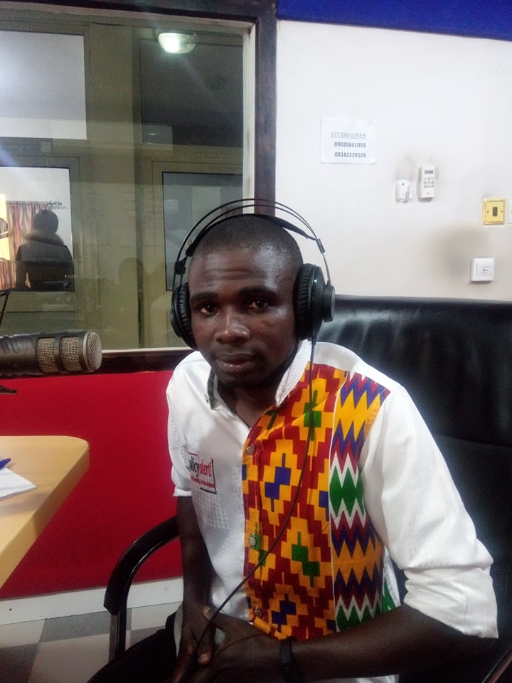 PolicyAlert's tweet photo. Earlier today, Our programme Officer, Comrade @faithPaulinus1 was live at Inspiration 105.9 FM, Uyo, discussing "Whistle Blowing & Corruption: Fear of Reporting".
@Upright4Nigeria
@ActionAidNG
#SCRAPC
#StandAgainstCorruption https://t.co/pzyTBvyGSy