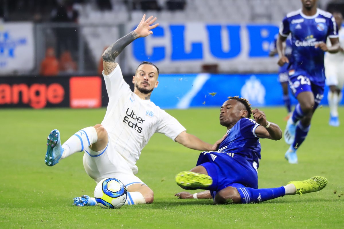 Eurosport_FR's tweet photo. 🎁 Alerte (encore un) cadeau ! 🎁 

Qui veut aller au Vélodrome mercredi ? RT et follow pour tenter de gagner 2 places pour Marseille-Strasbourg, huitième de finale de la Coupe de France ! #OMRCSA https://t.co/LMSLAoexon