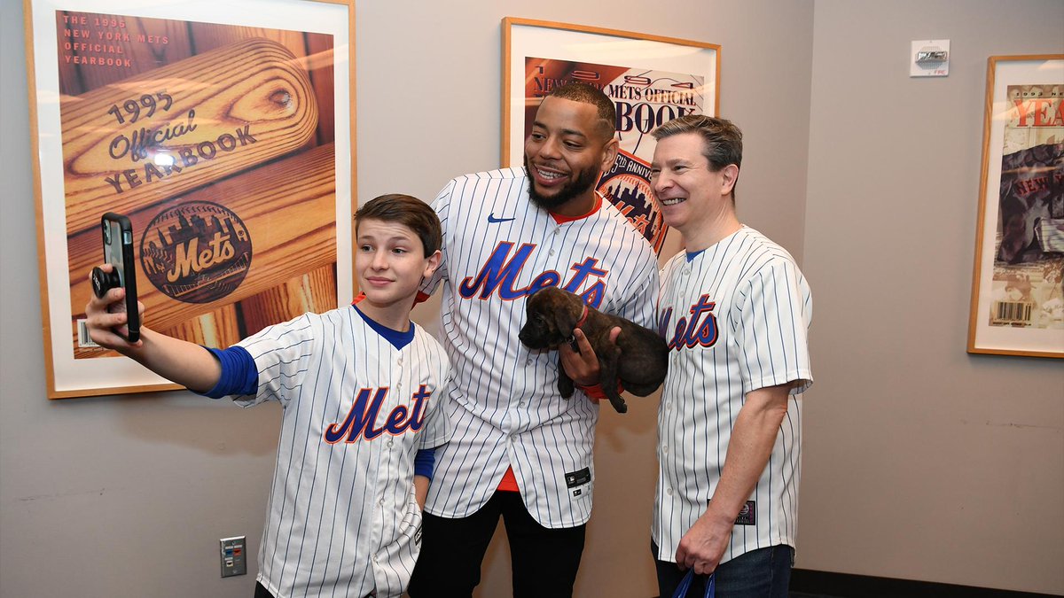 Mets's tweet photo. Thank you to everyone who joined us for our first ever #MetsFANFEST! 

Full Album 📸: https://t.co/SLLRicE0rD https://t.co/fJwWXwFgzS