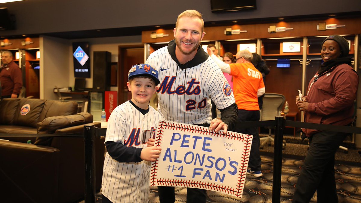 Mets's tweet photo. Thank you to everyone who joined us for our first ever #MetsFANFEST! 

Full Album 📸: https://t.co/SLLRicE0rD https://t.co/fJwWXwFgzS
