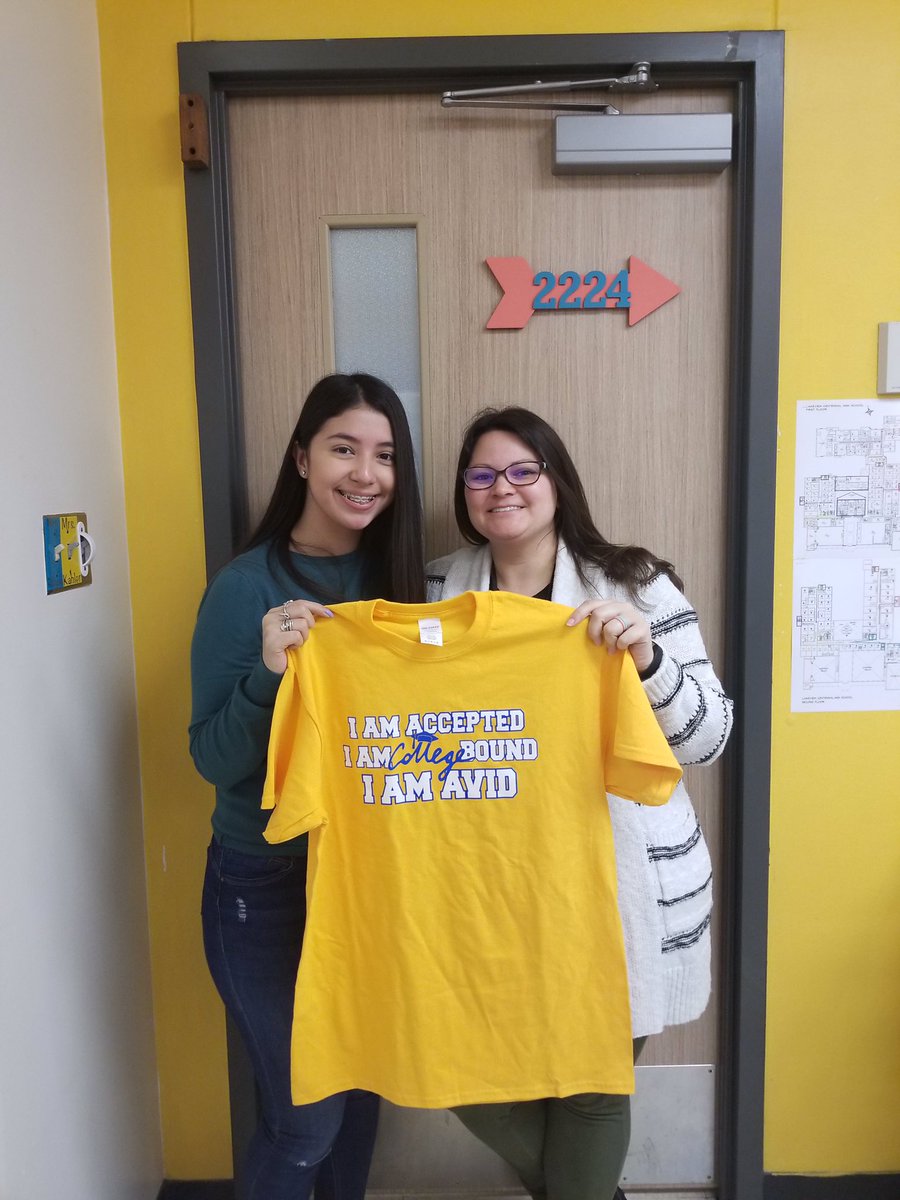LCHS_AVID's tweet photo. Congrats to Mayra on her acceptance to @txwomans! #ACCEPTED #collebound #WeAreLC https://t.co/6OTgz1ZPha