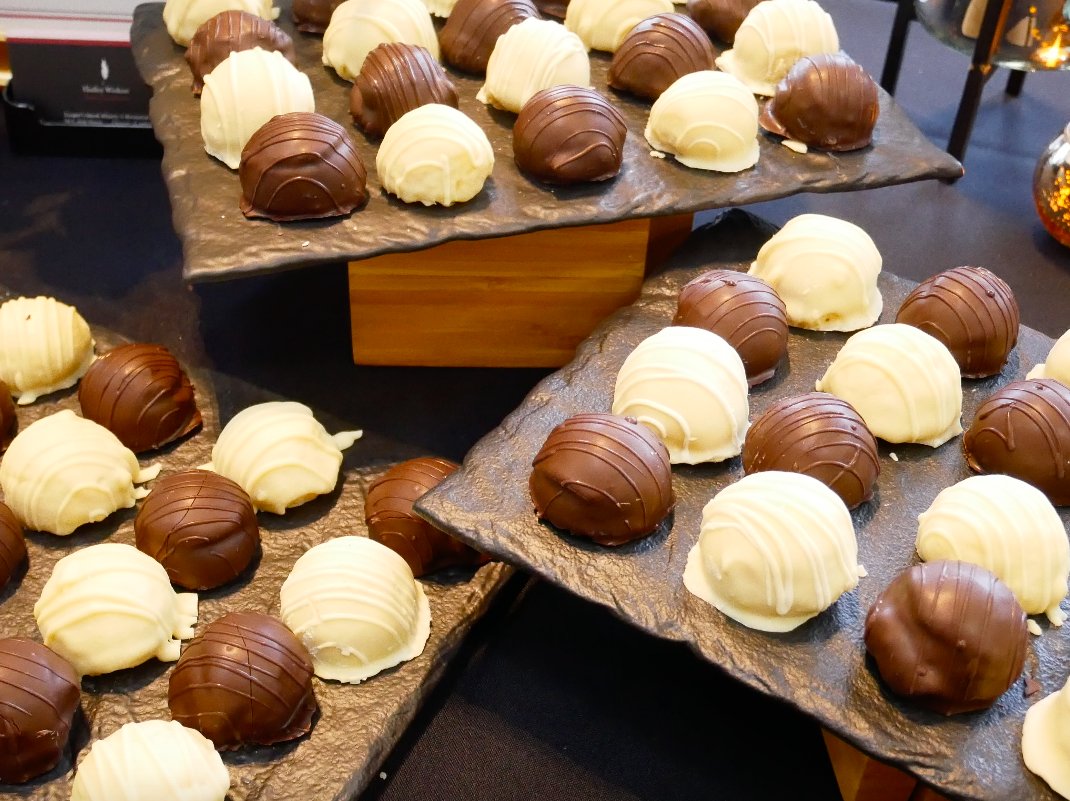 Check out some of the gorgeous desserts you can expect at #FLFC2020 on Feb. 7th! Our fabulous partners <a href="/RockBottomChi/">Rock Bottom Chicago</a>, <a href="/RPMOnTheWater/">RPM On the Water</a>, and <a href="/CHWinery/">Cooper's Hawk</a> gave us a chocolatey sneak peek 🍫🧁 Purchase your tickets here: bit.ly/36zEzfi