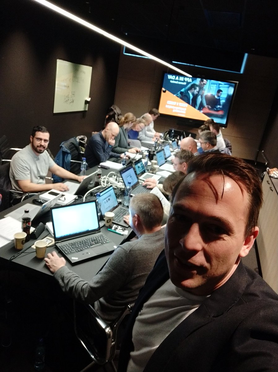 CrmKeeper's tweet photo. Another app in a day at @MicrosoftNorge where @point_taken_ is teaching how to create your first app!

I simply love teaching this course. Best course MS has created ever. 

#PowerApps #poweraddicts #Microsoft https://t.co/i0A688SIRt