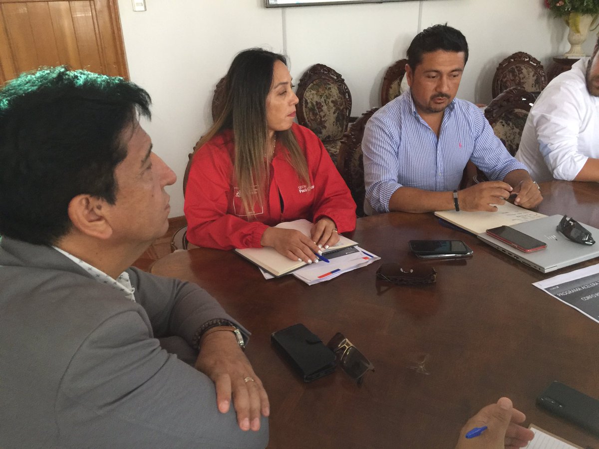 CorfoTarapaca's tweet photo. Llegamos hasta #Pica para presentar al alcalde @MunicipioPica el Programa Acelera de @Corfo que beneficia a pymes del #Tamarugal Participan @LuisTobarToledo @MineconTarapaca https://t.co/ch9ggv07Lw