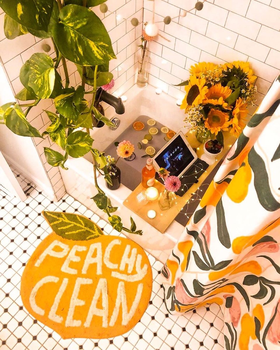 Dream bath tub after a long day! Yay or Nay? 💛 

📷: @thekwendyhome