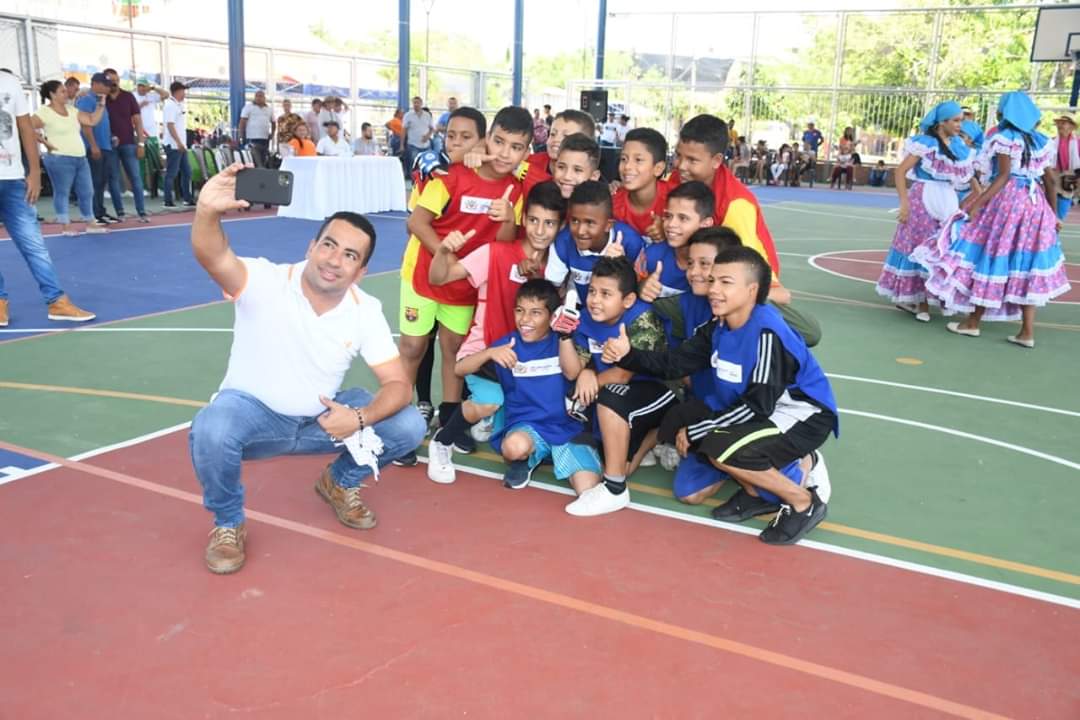 alcaldiaptoboy's tweet image. implementos deportivos a las juntas comunales y comunidad en general para el aprovechamiento del tiempo libre y la práctica del deporte.

#JiclyMutisAlcalde 
#PuertoBoyacáPrimero 
#IMDR 
#EscuelaDeArtes