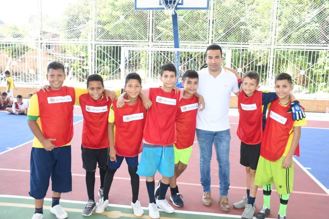 alcaldiaptoboy's tweet image. implementos deportivos a las juntas comunales y comunidad en general para el aprovechamiento del tiempo libre y la práctica del deporte.

#JiclyMutisAlcalde 
#PuertoBoyacáPrimero 
#IMDR 
#EscuelaDeArtes