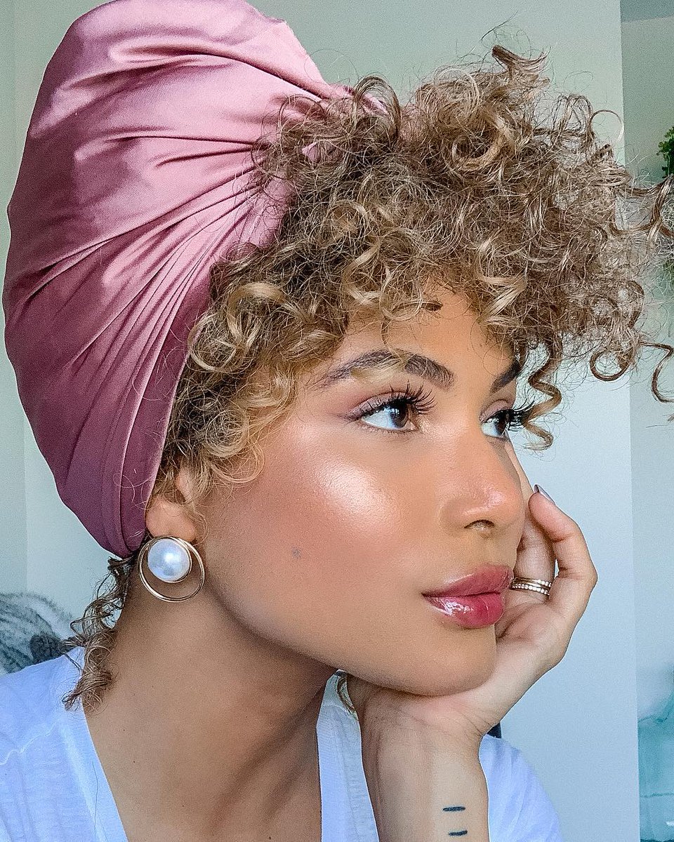 IPSY's tweet photo. 👏Could 👏 You 👏 Be 👏 Any 👏 Glowier 👏 What’s your favorite way to get glowing? || #IPSY #IPSYCleanSlate #DiscoverYourself @doralysbritto on IG https://t.co/8DLaYvzuBo
