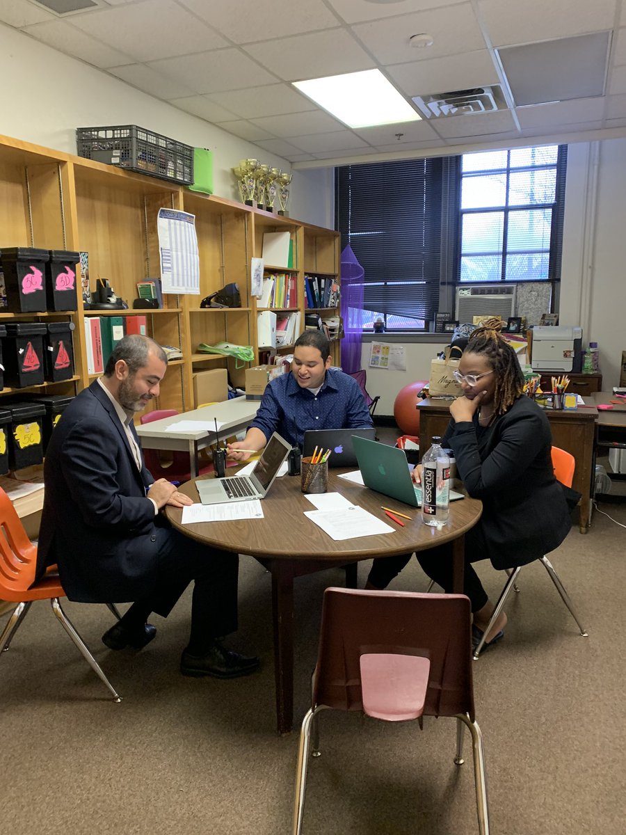 lidahooehawks's tweet photo. LHES A-Team Meeting. Junta administrativa de LHES. @lidahooehawks @hawkpride_DISD @MolinaSunset @MsSalazar2018 @LuzECovarrubias @AshleyLCampos @OurDayinPreK @olgamarquez03 @dtexasteacher @alexa_ortiz23 @alexdavis871 @jaxlynaa #SunMolTwitterChallange https://t.co/kCu1TYzmbn