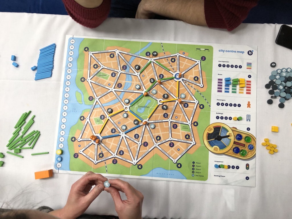 Spatho's tweet image. Bus remains excellent 20 years on. A fantastic way to finish @HandyConGaming.

#boardgames #handycon #busgame #jeroendoumen #joriswiersinga #splotterspellen #capstonegames @capstone_games