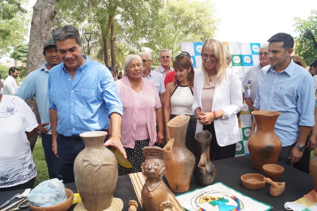 insturchaco's tweet photo. 🌞 En Charata lanzamos la #Agenda2020 y #VeranoParaTodxs junto al gobernador @jmcapitanich y la vicegobernadora @analiarach con el acompañamiento de emprendedores y sabores regionales 🍃   Estas vacaciones recorré nuestra provincia 👉 https://t.co/bqe3JNWpD3 https://t.co/StOXhHzwJR