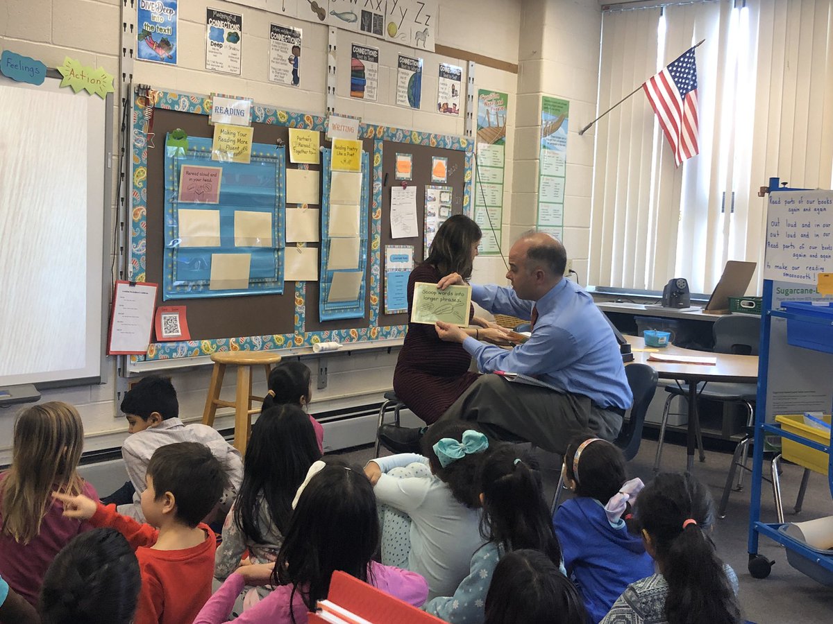 CountryPkwyWCSD's tweet image. @CountryPkwyWCSD Principal Andrew Bowen digs right in and co-teaches a #readingworkshop mini-lesson with @WCSD_K12 Literacy Coach @MelisJohnson3. #labsites #learningisaprocess #WeAreCP