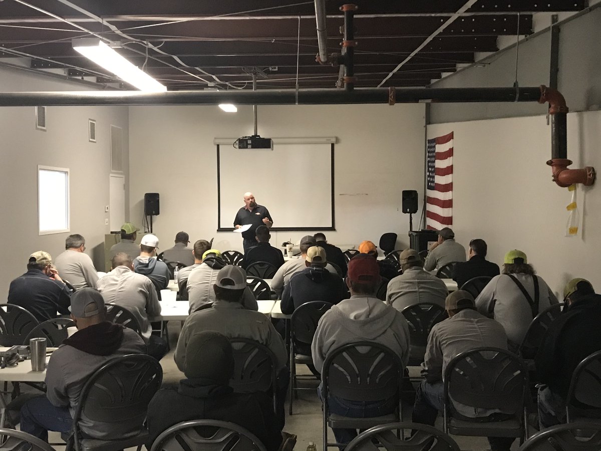 IncSamco's tweet photo. Vice President, Joe Frisby, teaching his valve repair class at Park Energy in Hinton, OK.

We do more than just repair valves and sell parts, we offer REAL solutions! 

#CompressorValve #NaturalGas #CompressorMechanic #OilandGas #Midstream #ValveRepair https://t.co/eXeqhtBKRX