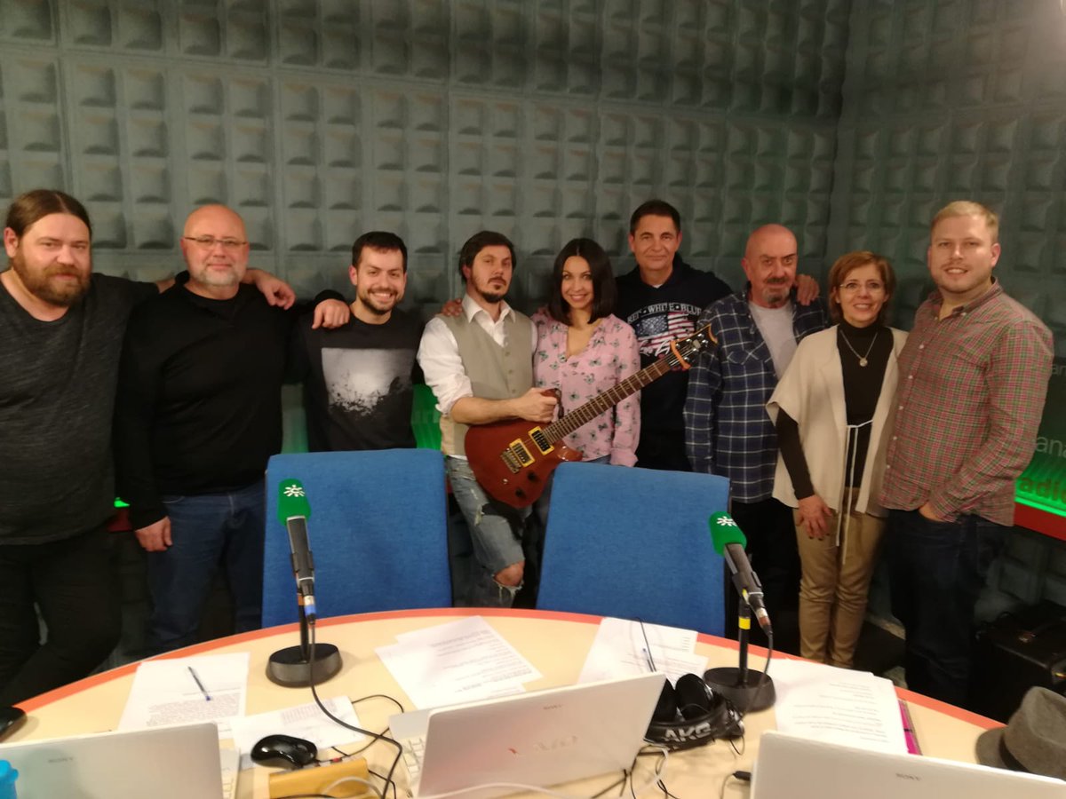 NocheDeCremades's tweet photo. Si te perdiste la charla y el concierto que @triziaoficial dieron en nuestro #club, aquí puedes escucharlo. Disfrútalos!!! #RafaCremades @mariloseco
 #HugodeVeró #Rogelior @ClaudioGomez_
 @canalSurRadio @canalsur 
https://t.co/5pudIiPi4Z https://t.co/6N6Q61PkOL