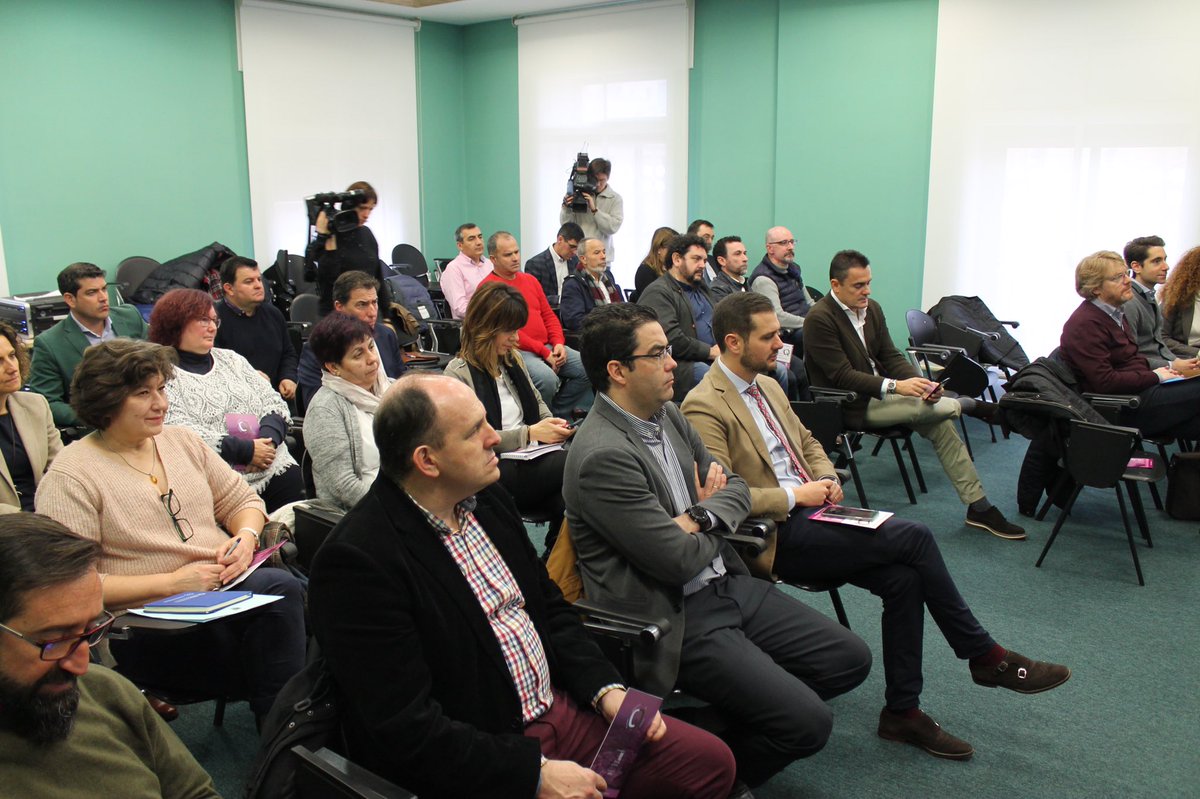PoligonosCEPE's tweet photo. Qué interesante jornada con empresarios y políticos segovianos hablando de la #MarcaCalidadPolígonos en la sede de la #FederacionEmpresarialSegoviana con @AENOR 

Colaboración Público-Privada como herramienta para la mejora de la competitividad empresarial. https://t.co/UEYPGINqBd