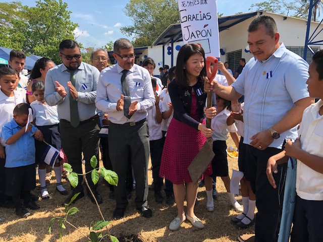 La Embajada del Japón, CDE, Alcaldía Municipal de El Rosario, MINEDUCYT, alumnos y comunidad inauguraron el proyecto Mejoramiento de Infraestructura del C.E. Juan Pablo Rodríguez Alfaro, El Rosario, La Paz. Con este proyecto, Japón beneficia a 266 alumnos de la localidad. 
🇸🇻🇯🇵