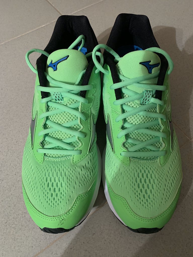 RoyLUFC's tweet photo. @MizunoRunningEU happy new trainers day๐ฅณ
#MAF pace run, incorporating #Trisutto run techniques to improve form & reduce injury๐ค@alveoim703davao
@RAFTriathlon @PoppyLegion #teamyonda #tribrun #coaching #running #racecheck #teamwhite #runr #runchat #mindfullness #REDJanuary https://t.co/9gGaUuZRVl