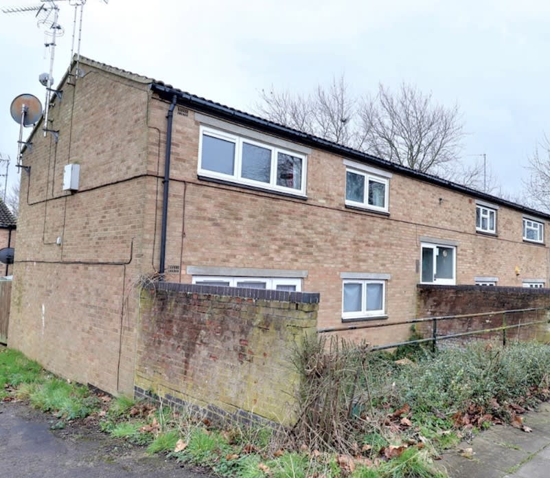 mustbesold's tweet image. **NEW TO THE MARKET - GLEDFIELD PLACE, MILTON KEYNES, MK12 6JH**

One bed purpose built flat for £119,995 - In need of renovation but priced to sell and sold with no onward chain! 

rightmove.co.uk/property-for-s…