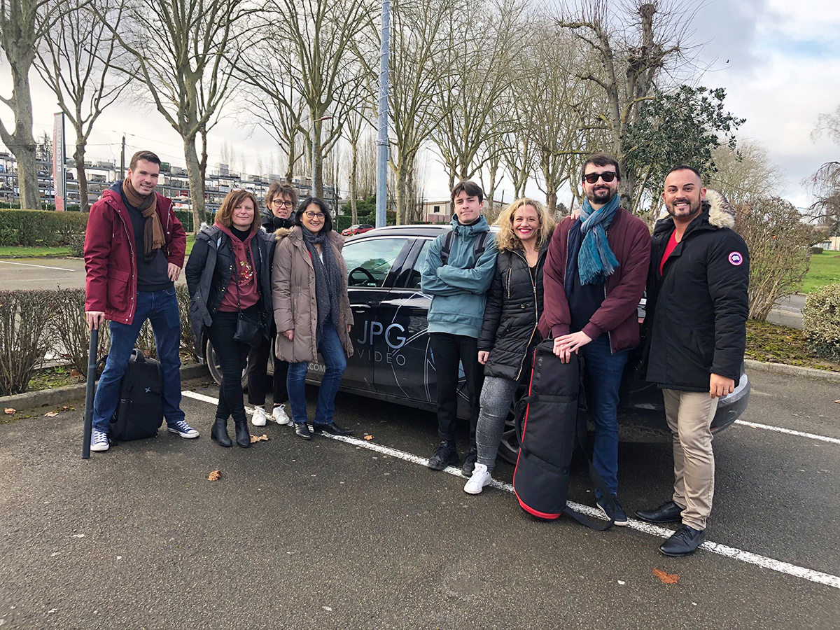 jpgvideo's tweet photo. 🔴  *TOURNAGE*
Tournage bien sympathique pour une vidéo décalée, aujourd'hui, chez effiCRM, une équipe de consultants en relation clients.
Merci à Christelle, Patricia, Anne, Emilie, Elisabeth, Vanessa et Sylvain pour votre bonne humeur ! https://t.co/EeFE9pRVx9