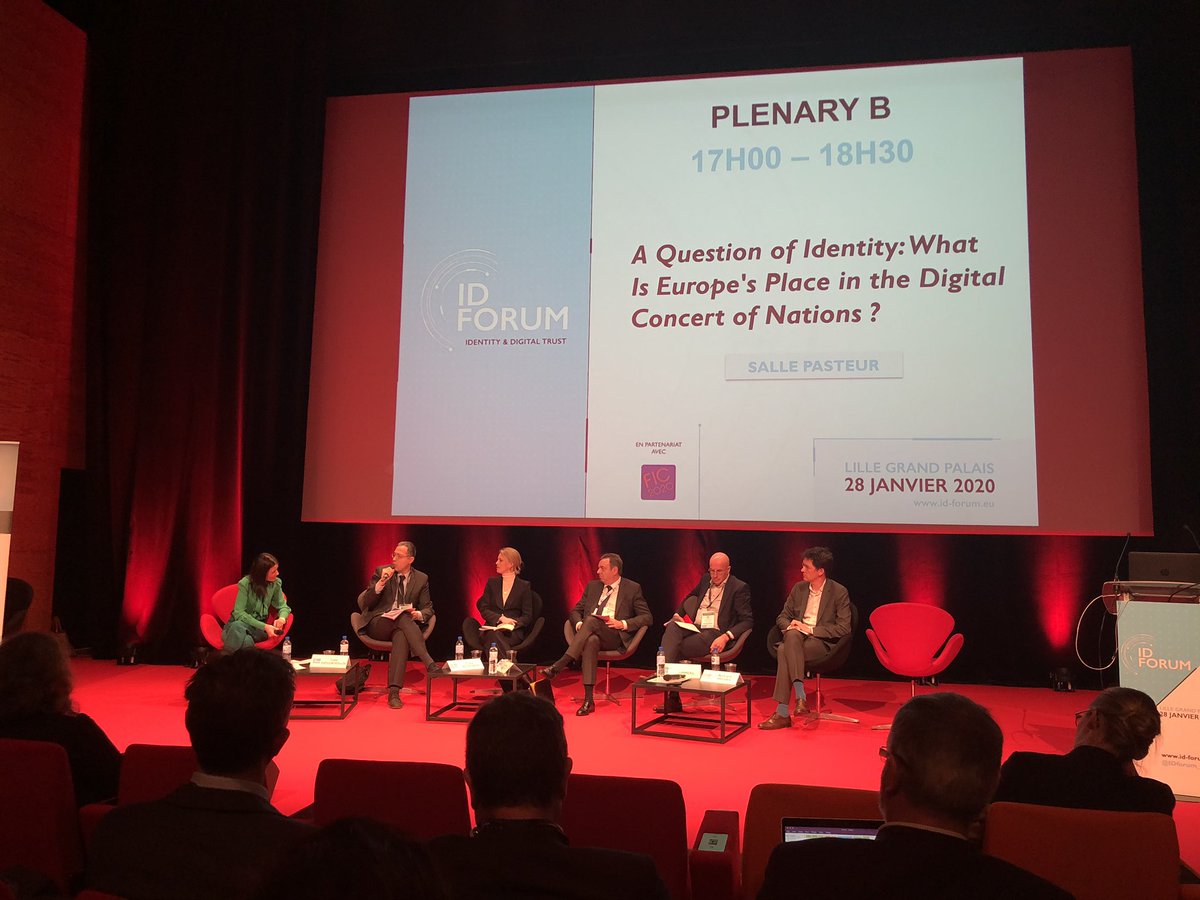 #idforum Bertrand Pailhes (directeur techno et innovation de la CNIL) nous parle de la notion « d’intérêt légitime » pour nous permettre de travailler de manière intelligente sur les données personnelles. cnil.fr/fr/linteret-le…