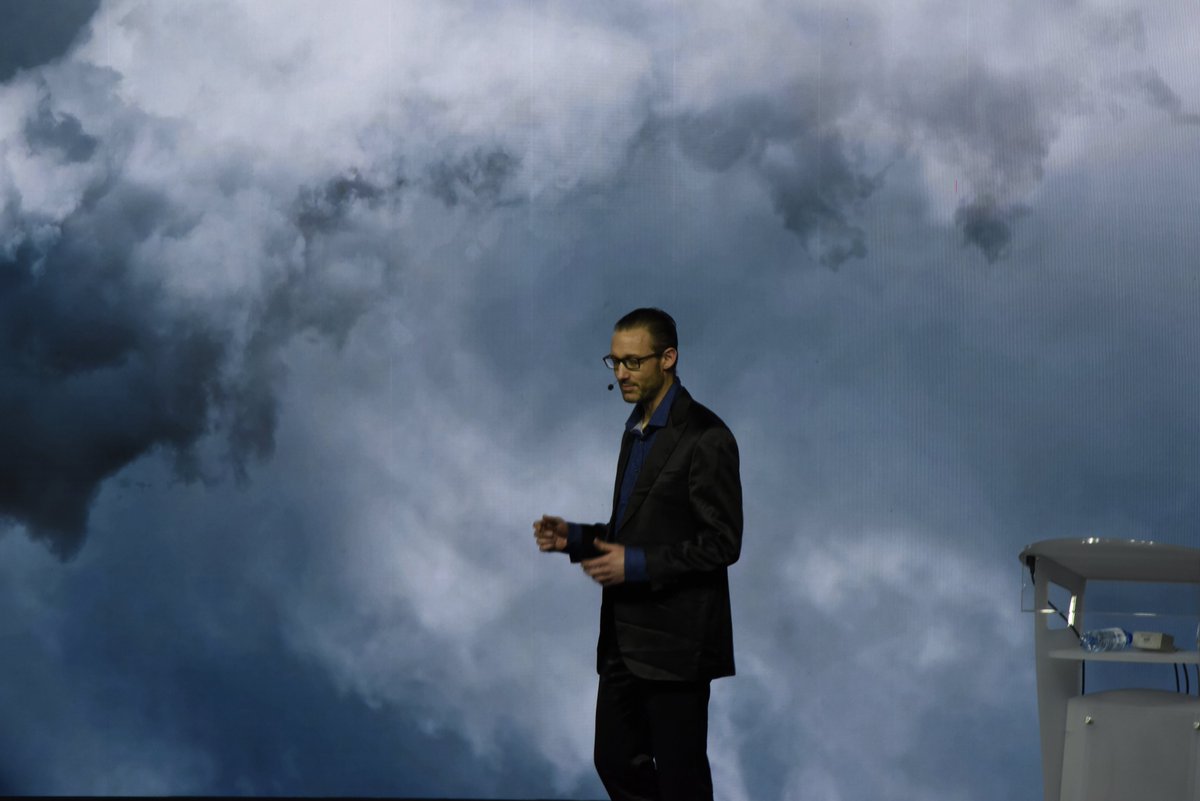 [#LaDuckConf] Notre top 3 du #greenwashing : 1. Appâter avec des promesses green 2. Tromper par manque d'info 3. Manipuler par des visuels confus 😈😄#IT <a href="/nbordi3r/">Nicolas Bordier</a> <a href="/WTek79/">Wojciech WOJCIK</a>