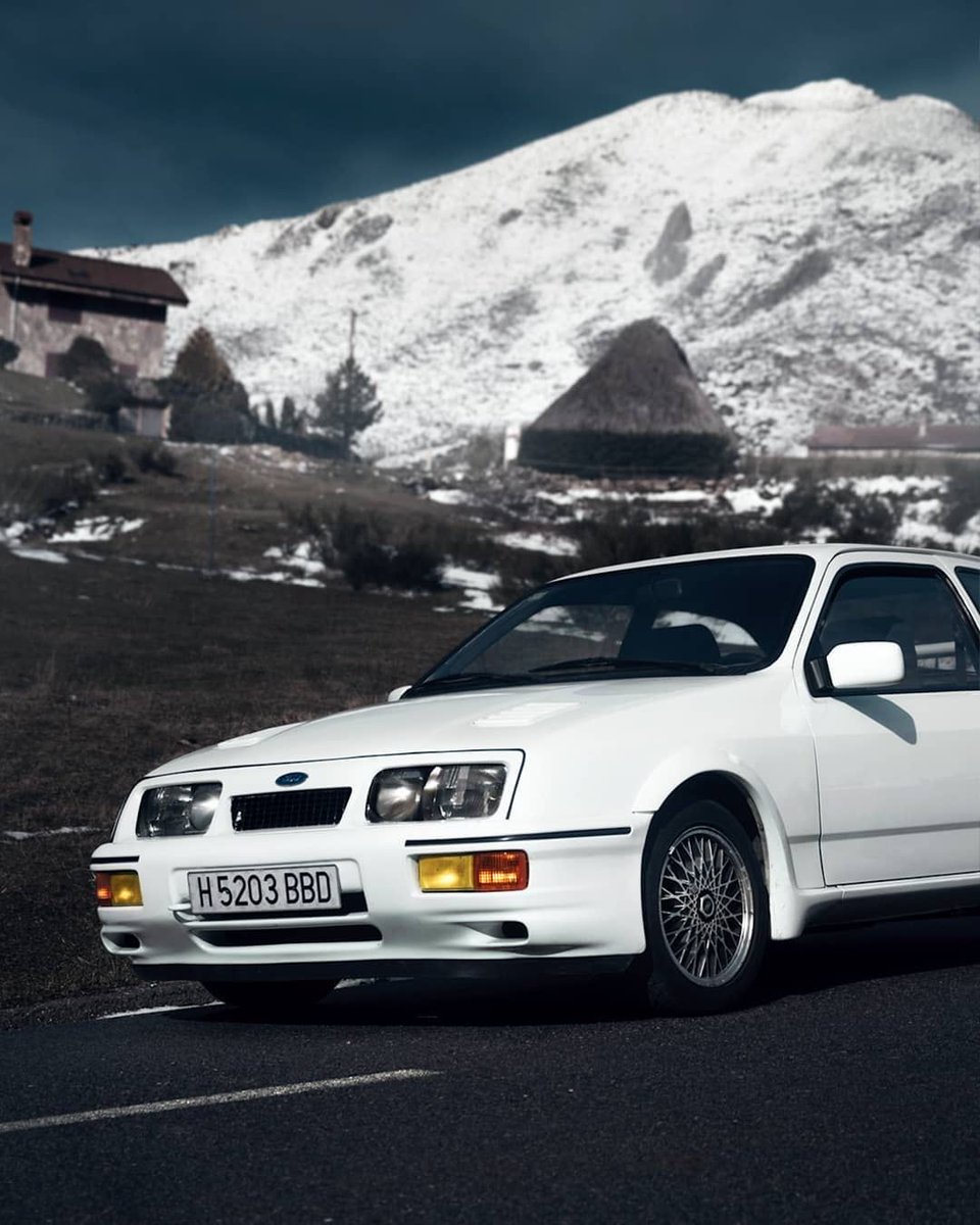 Ford Sierra Cosworth

📷: mario.nosti

#heritageford #sierracosworth #rscosworth #fordsierra #asturias #racing #carphotographersclub #apaphoto #cossie #somiedo #invierno #winter #nieve #snowcar #fordheritage #fordclassic #classicford #cosworth #classic #vintage