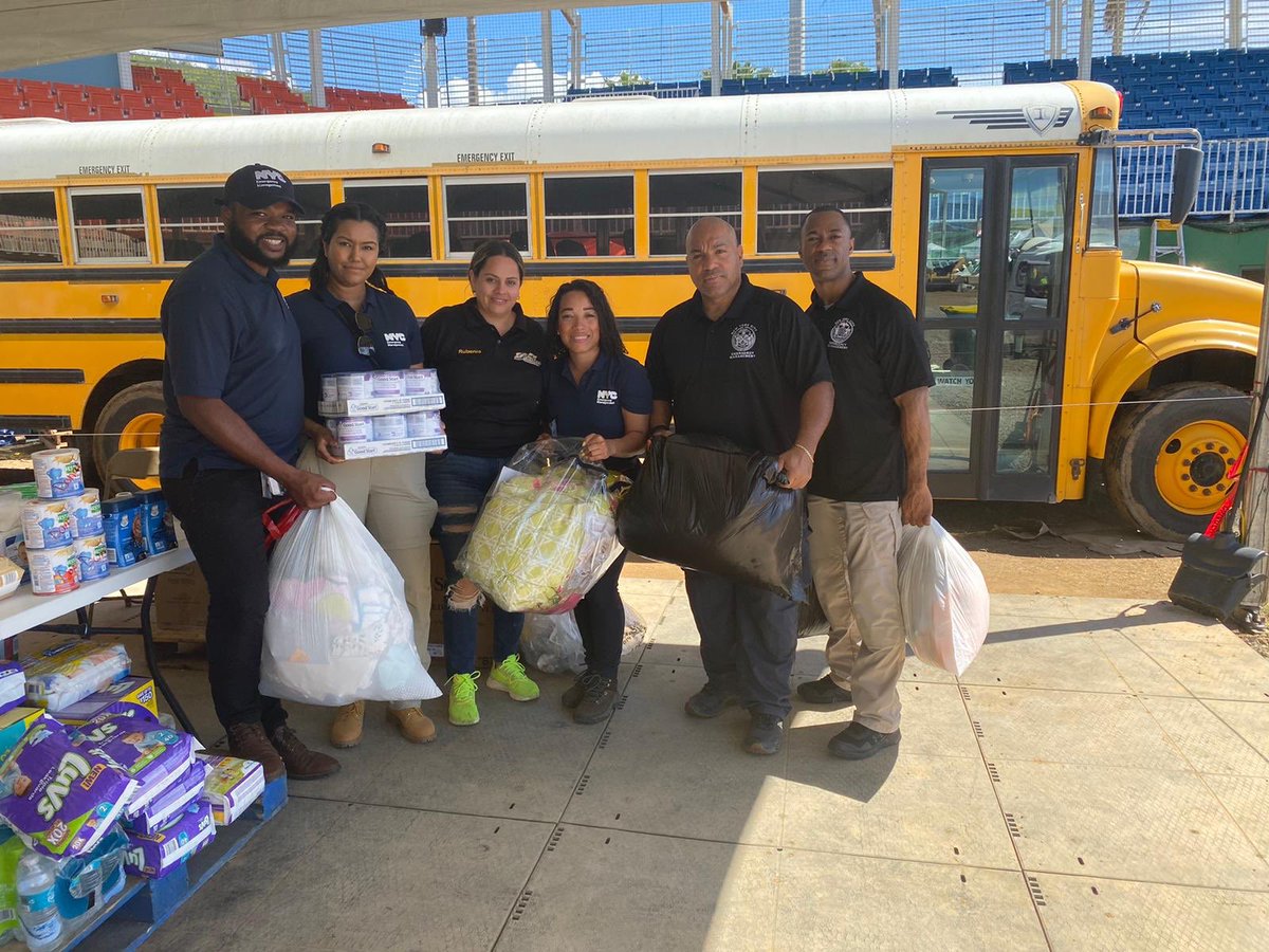 NYC Emergency Management staff members are helping distribute emergency supplies.‬