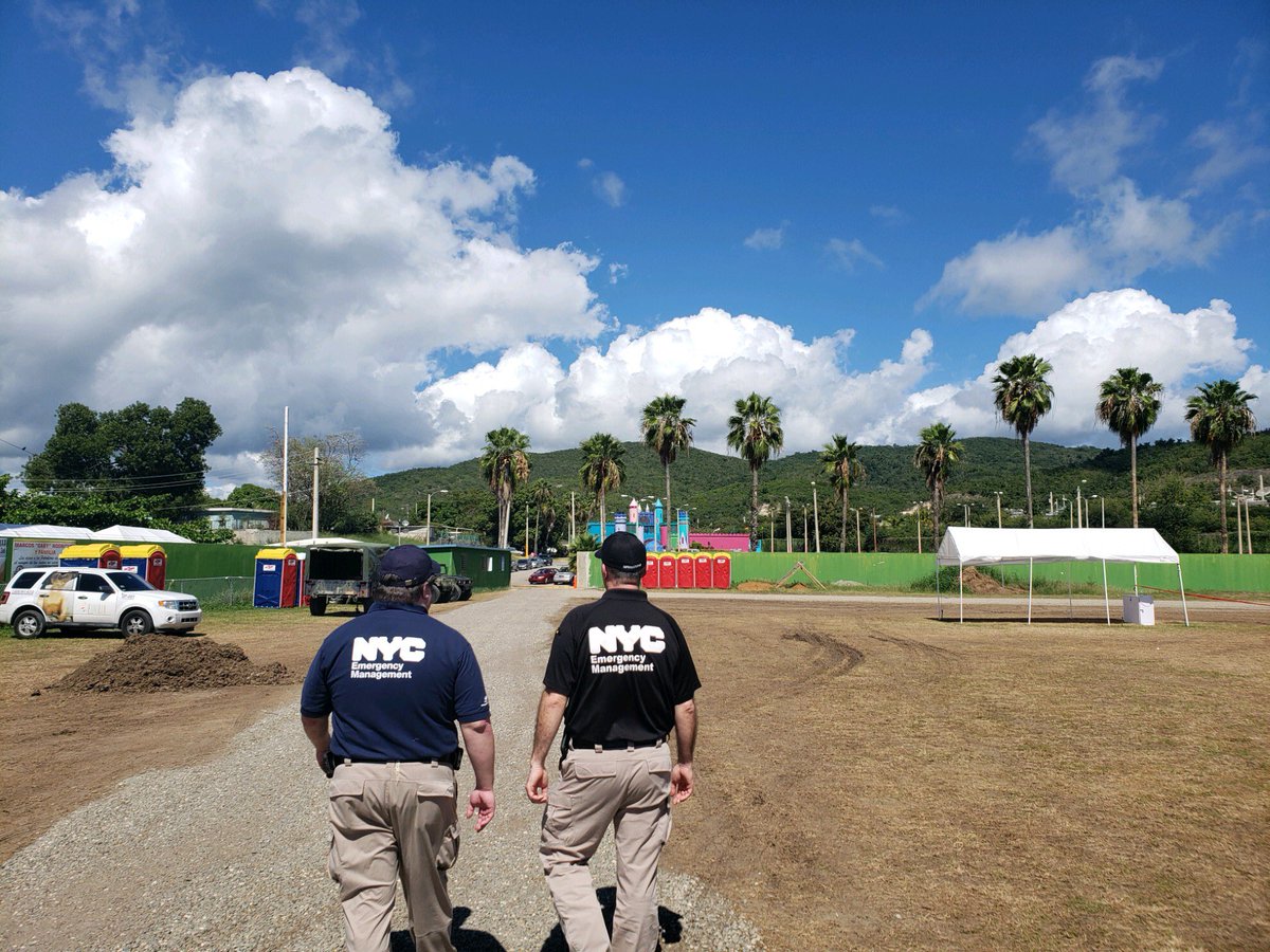 NYC Emergency Management staff members are helping distribute emergency supplies.‬