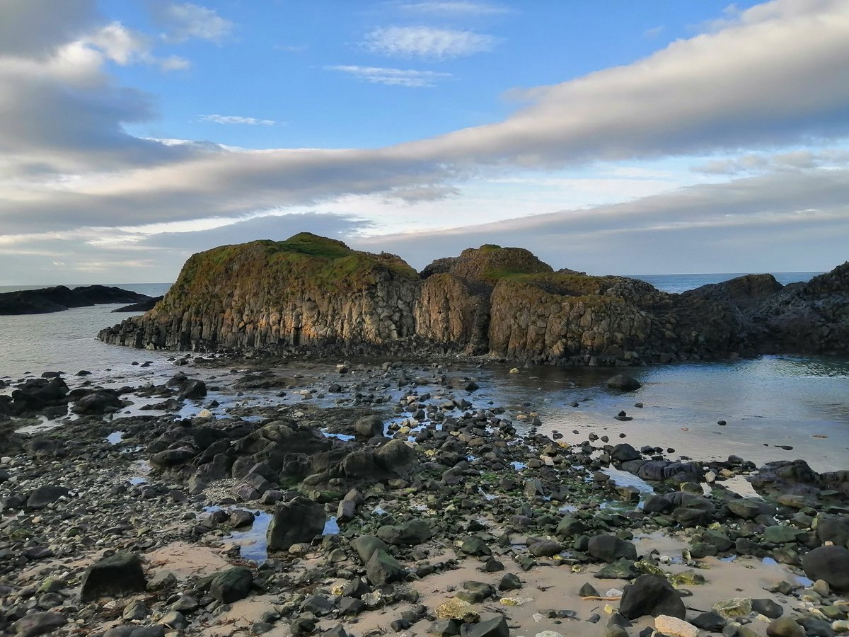 MaryBallinsheen's tweet image. Just back from a fantastic weekend away in #northernireland
Many thanks to our fabulous hosts/tour guides @ShaneYesChef @nicci202

#causewaycoast
#ballinatoyharbour
#giantscauseway
#carrickarederopebridge #darkhedges #belfast
#hillsborough 
#countydown
#countyantrim