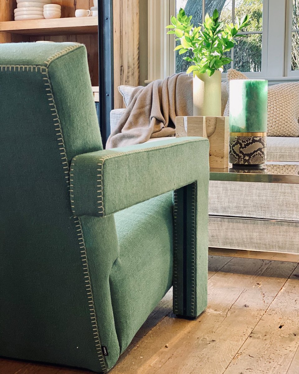 Bringing the green indoors. 

The Rietveld Armchair designed by Utrecht born designer Gerrit Thomas Rietveld. Reproduced by Cassina in a custom linen fabric sourced by MONC XIII. Paired with Michael Verheyden’s green alabaster and taupe python.