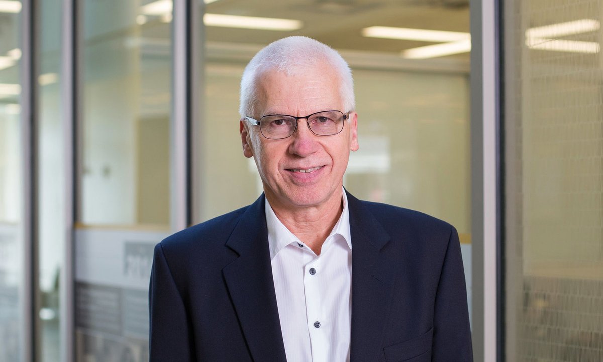 Portrait photo of Dr. Krys Cios