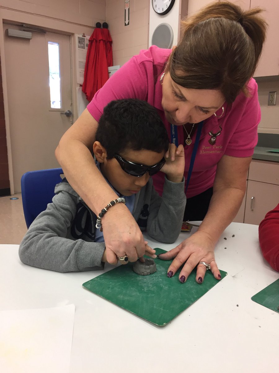 DPES_Admin's tweet photo. Ms. Brugge assisting one of our Visually Impaired students in art. ⁦@pascoschools⁩ @jkrapfl https://t.co/JEjeEh2MJv