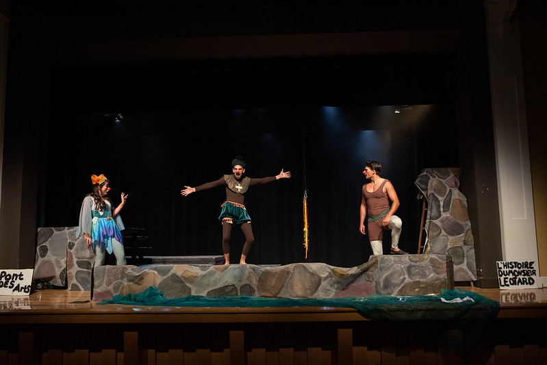 Newnatplayfest's tweet photo. Directors, you have 4 days left to apply to direct in #NNPF2020 ! The application deadline is January 31st. For details visit https://t.co/YgzBY0I3jd. https://t.co/gy8RWbtm1r