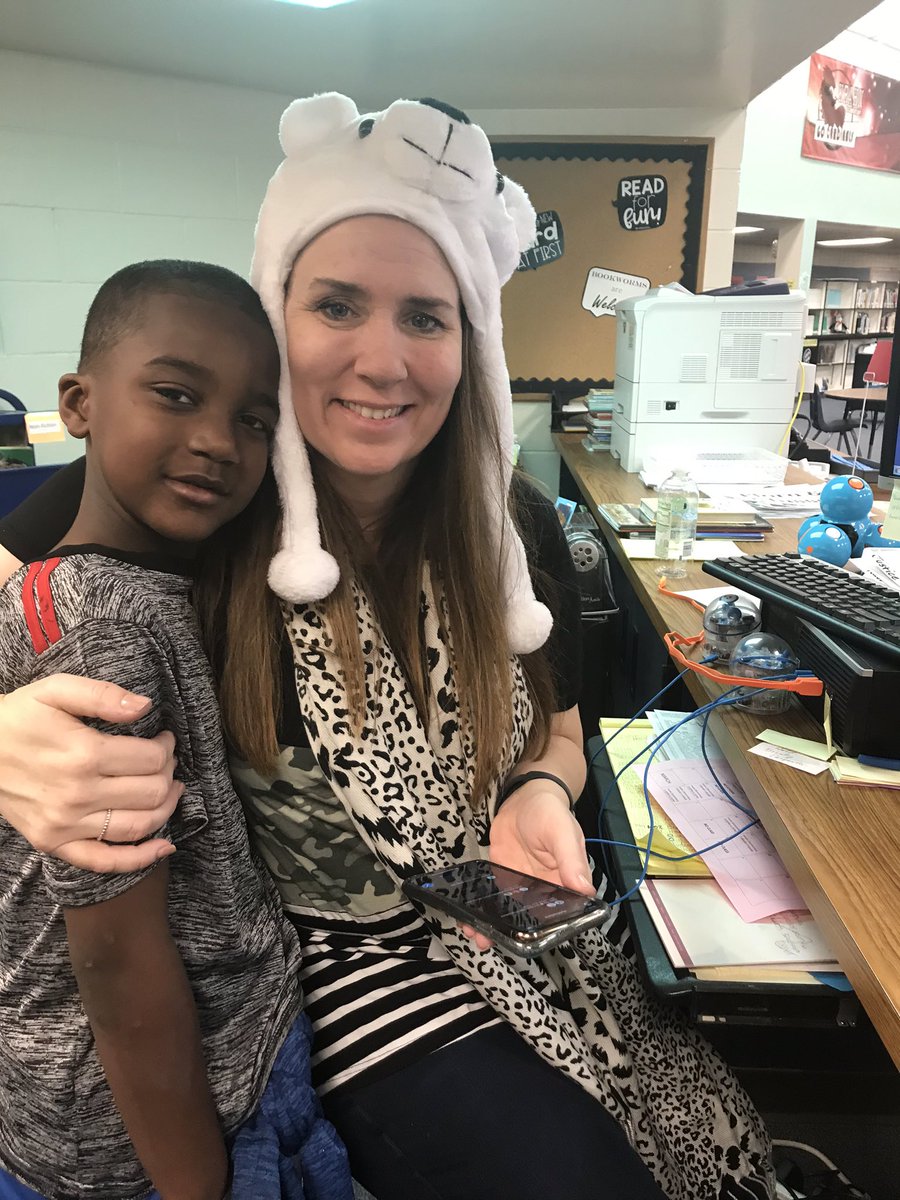 KrahnKISD's tweet photo. Invested in #EVERY #ALWAYS @KleinISD @KISD_Counselors @Krahnlibrarian #KindnessMatters #relationships #librarykindness https://t.co/Ee3u3OLWAT