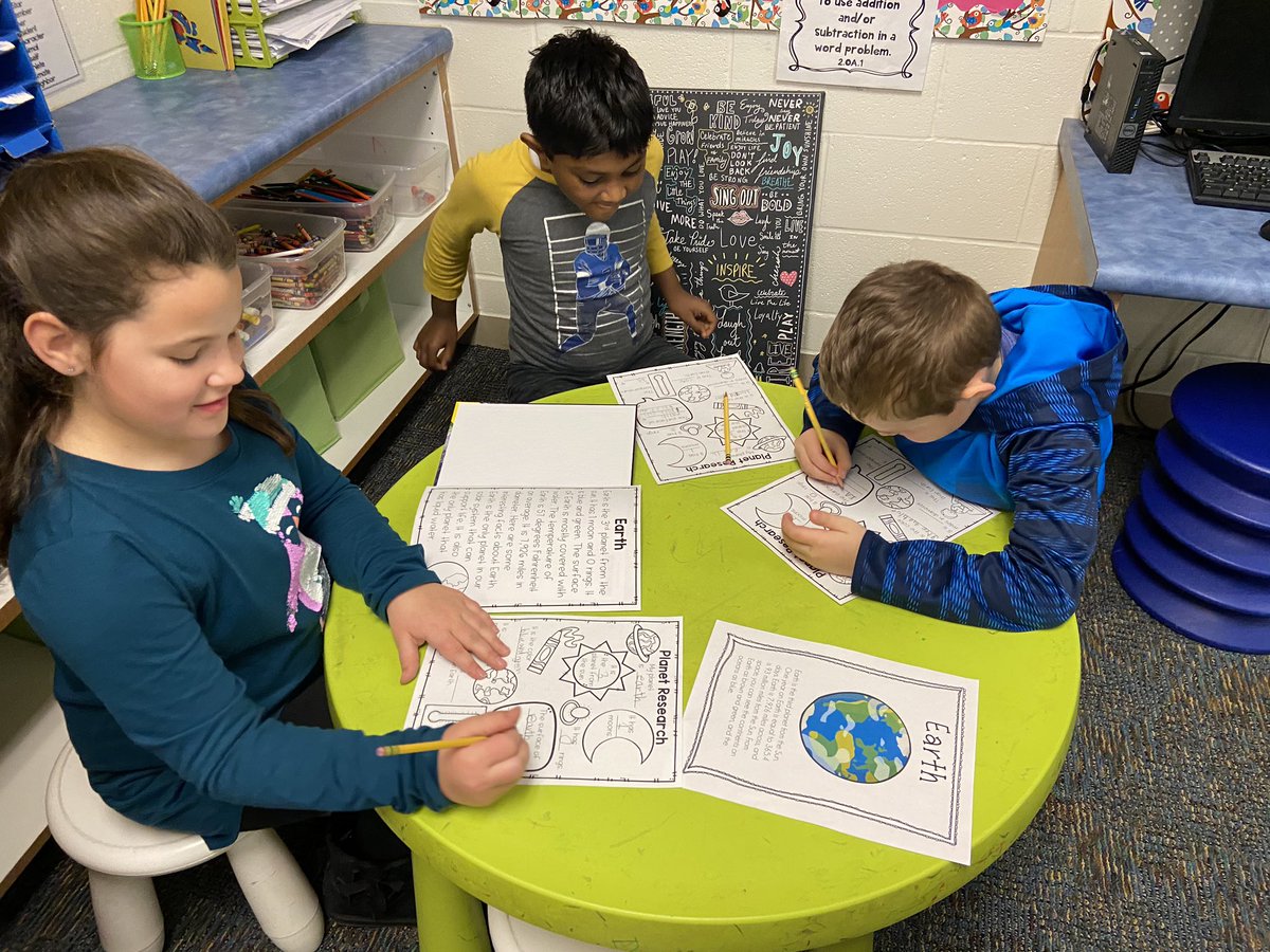 AmyHalverson5's tweet photo. Researching the planets in under way!  #vanallenpride https://t.co/7ZcPBXMysE