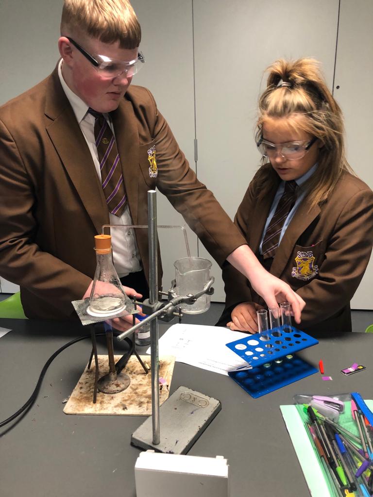 tsc_science's tweet image. 11k4 purifying water by distillation today with Mr Russell #requiredpractical