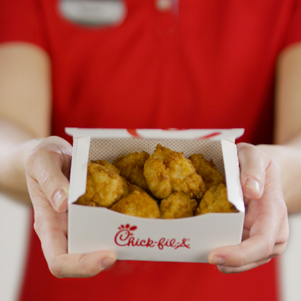 CfapattesonD's tweet photo. Dip-dip-hooray for free 8-count Chick-fil-A Nuggets! Sign in or create an account on the Chick-fil-A App before the 31st and receive a free 8-count nugget.  Limit 1 per person, per account. See details in App. #cfapattesond #eatmorchikin #hurrybeforeitstoolate https://t.co/kwUfgQRE6r