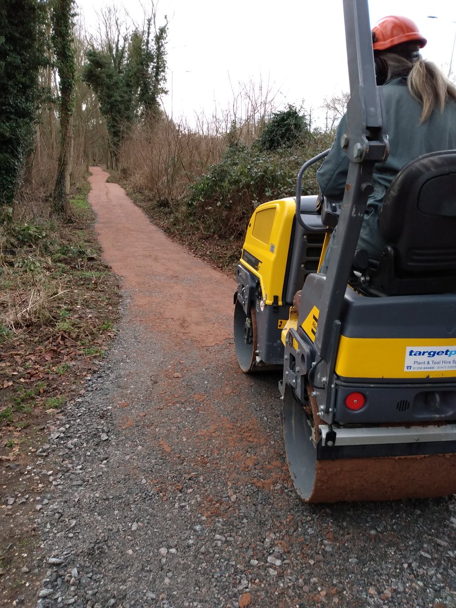 GreenwaysProj's tweet photo. Newly surfaced path at Martlesham Common LNR - ready to roll and finished! Part of the Martlesham Trim Trail. @WildIpswich #volunteering #volunteers #naturereserve #wildlife #pathwork #pathconstruction #pathroller https://t.co/gGZSpGHHi4