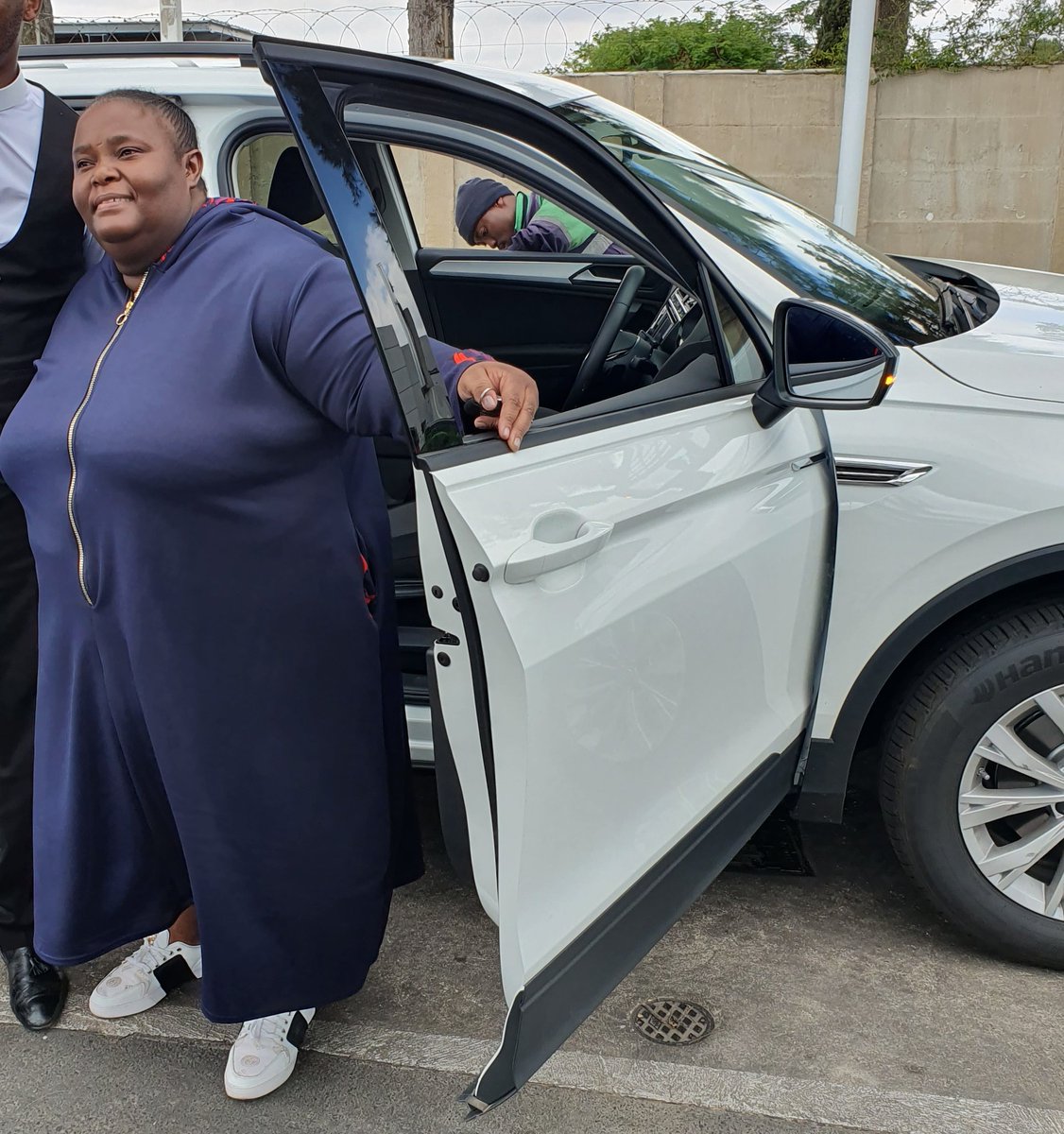 eventsupdate's tweet photo. This lady she hit me and she did promise me to fix my car and she run a way. She is scammer. This new post hiding her id details. https://t.co/sYsdyo3F07