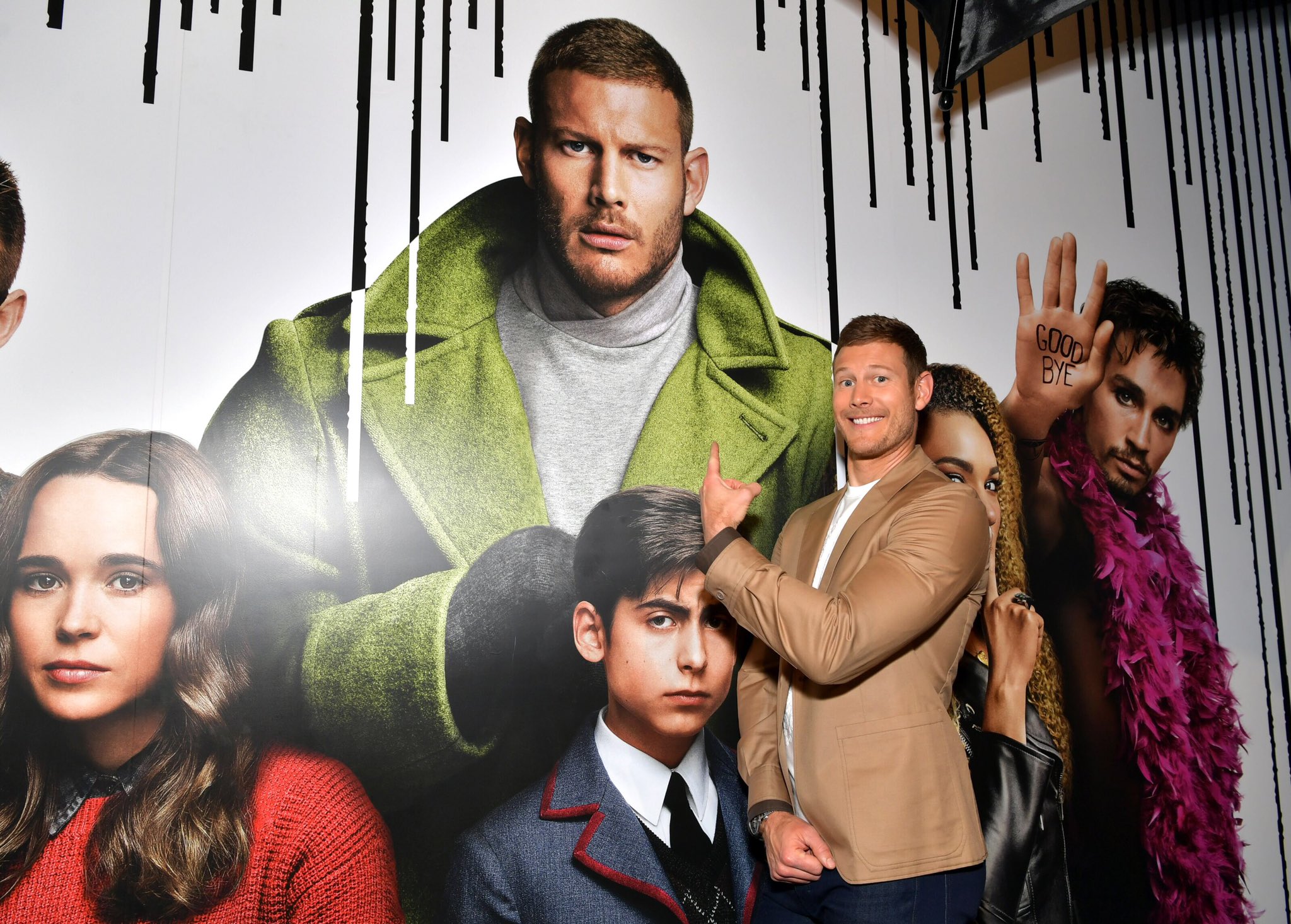 IF YOU SEE THIS YOU ARE LEGALLY OBLIGATED TO SAY HAPPY BIRTHDAY TO TOM HOPPER  
