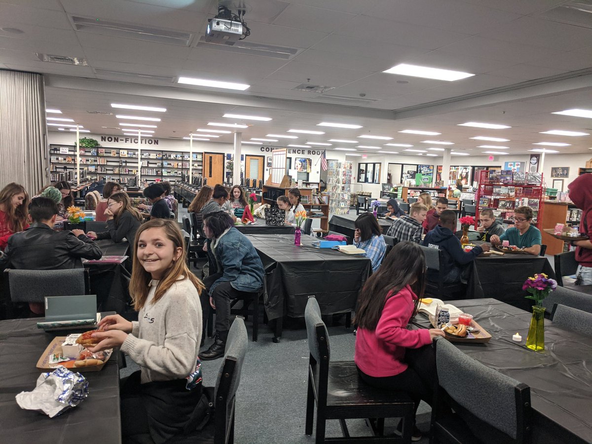 BurnsMSLibrary's tweet image. Had a Library Lunch Cafe to celebrate Literacy Week! Students loved the nice atmosphere! We had about 150 students participate! #hubofschool