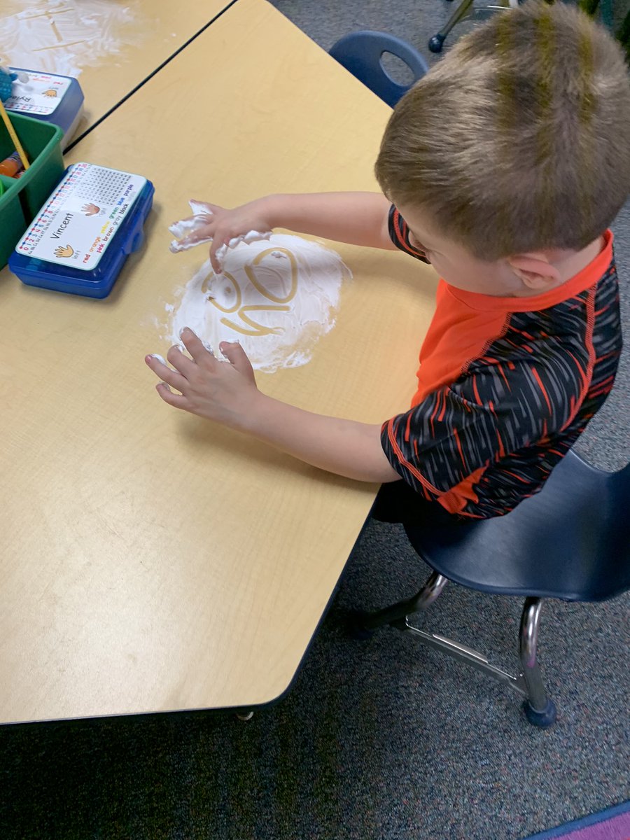 sjeff209's tweet photo. We can read and write sight words using shaving cream! #AACPSReadWithMe  @FerndaleEarlyEd https://t.co/VnaU6TJIQt