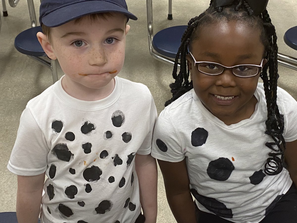 SeqElem's tweet photo. Happy 101st Day of school from Sequoyah Kindergarten!  #HAPPYplacetolearn https://t.co/KmJlref6ZV