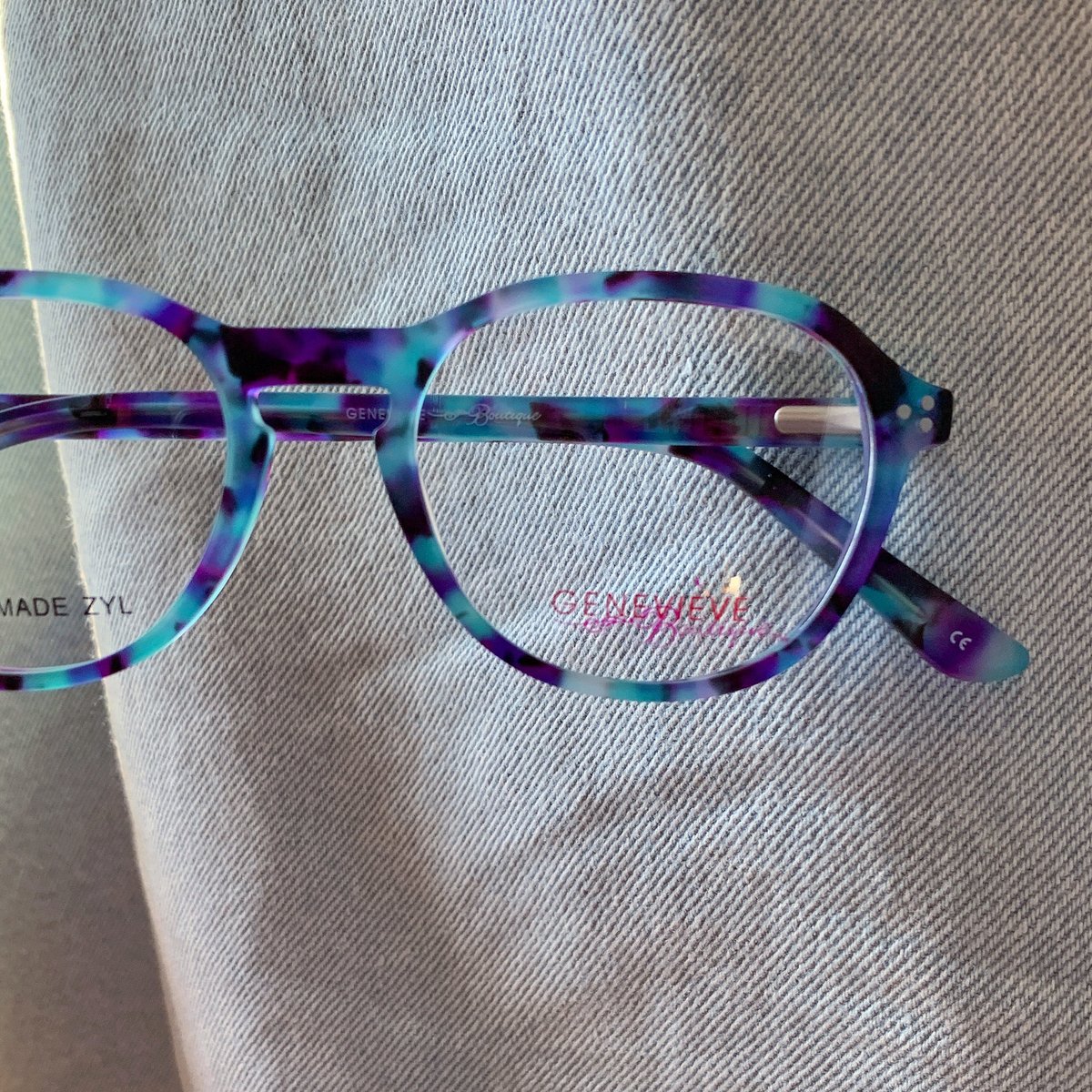 ModernFrames's tweet image. “Vision is a picture of the future that produces passion.” -Bill Hybels 👓
Model: Attentive (Genevieve Boutique Collection)
•
#LoveMyModerns #ModernOptical #MOI #eyecare #EyeCareProfessionals #accessories #statement #Modern #detail #optometry #optometrist #Vision #styleatanyage