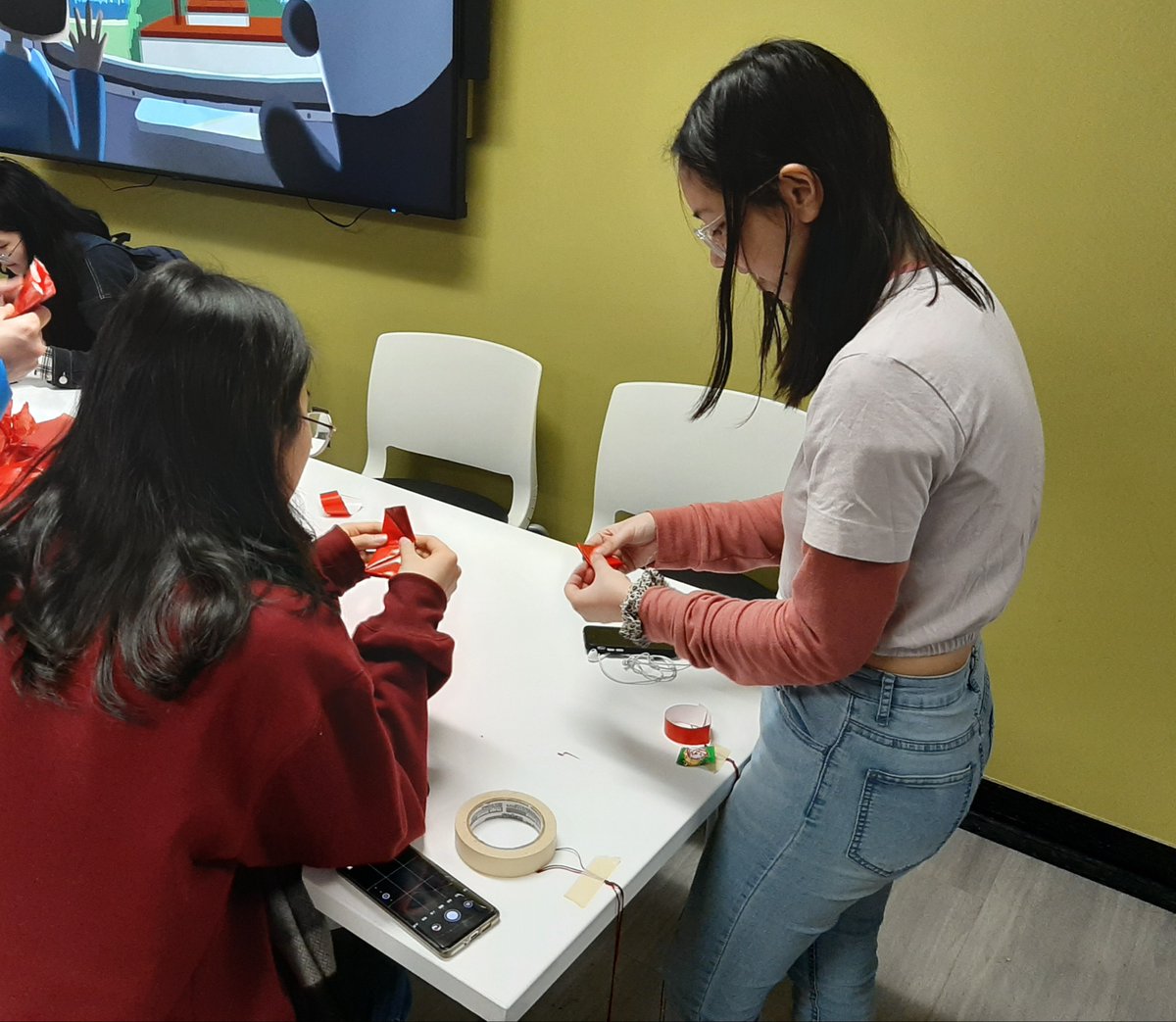 UofTELP's tweet photo. Several more photos from our recent Lunar New Year celebration activities at #UofTELP. We were so occupied, we didn't get to take much pictures! There were treats, games, riddles, decorations and crafts! https://t.co/wLdcF8esZV