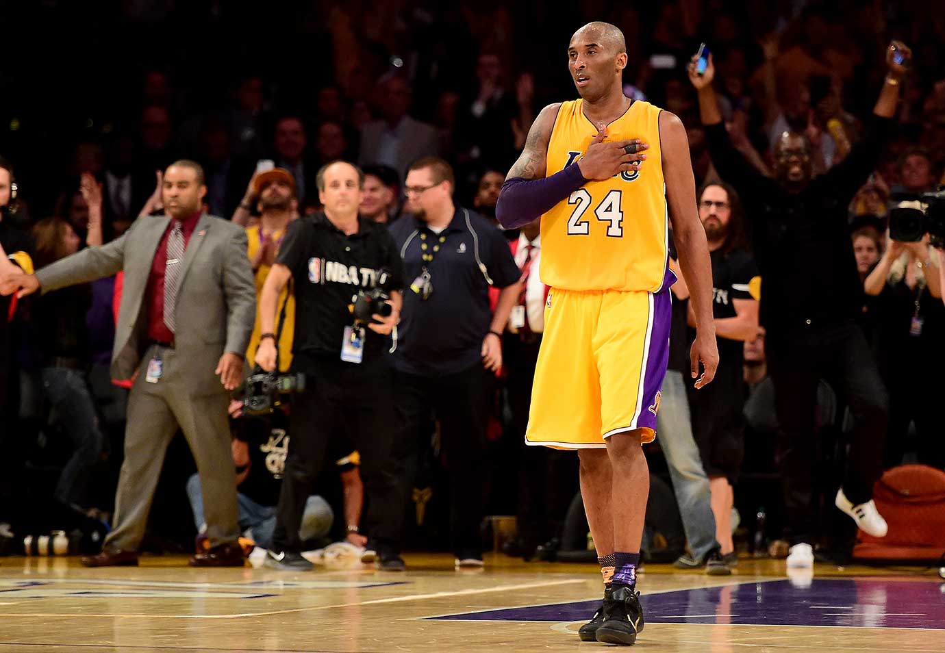 Ross Yoshida on X: One thing about the late Kobe Bryant that I always  appreciated: He was old-school and still favored the old baggy fits that  were en vogue when he came