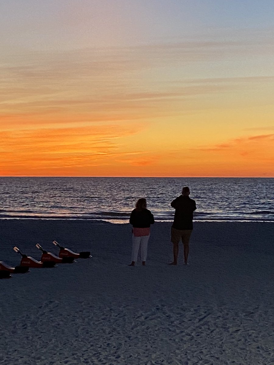 _delconte's tweet photo. I was in Florida this past weekend for NACDA meetings and took this picture of the setting sun.. I thought to myself the last color Mother Nature sees before shutting it down for the night is burnt orange.. the Nation is ever present 🤘🏽 https://t.co/lObEbJMtd6