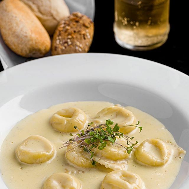 LaGirolata's tweet photo. Deliciosos #raviolis de queso en salsa 4 quesos 🧀👌🏻en @lagirolata . .
.
.
#barranquilla
#cartagenadeindias 
#cartagena 
#pastas
#restaurantesbarranquilla 
#restaurantescartagena 
#eventosbarranquilla 
#bodascartagena 
#carnavala2020 https://t.co/gX6XBR0RvL https://t.co/vhYUoJZFvH
